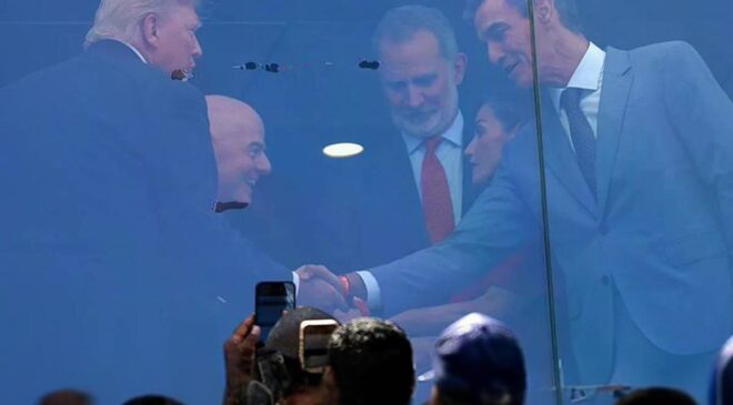 Dünya şaşkın! Trump ile Sanchez’den beklenmeyen kare