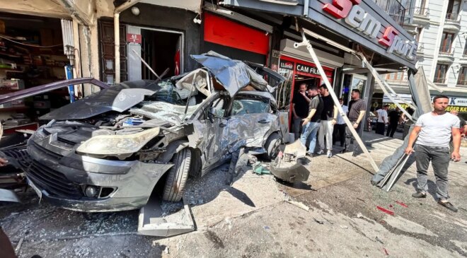 Ankara’da korkunç kaza! EGO otobüsü iş yerine daldı, çok sayıda yaralı var