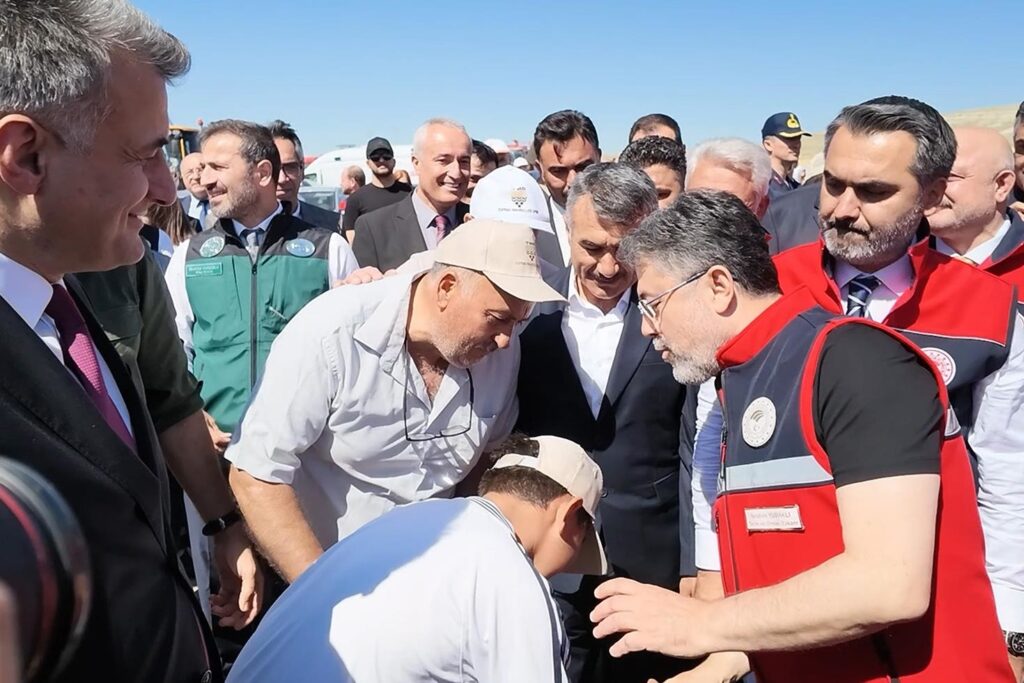 Bakan Yumaklı'dan çocuğa esprili yanıt
