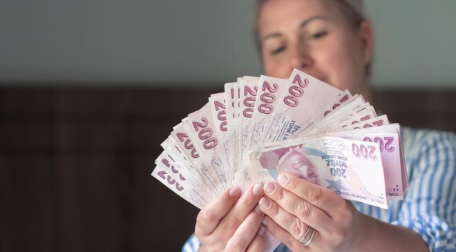Emeklilerin merakla bekliyordu! İşte zamlı maaşların ödeneceği takvim