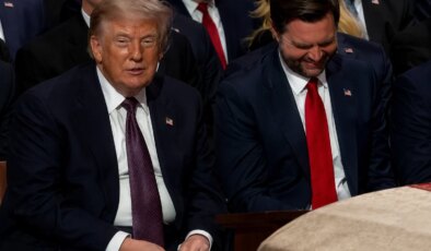 Trump ve Vance’in Lindsey Graham’ın cenazesindeki halleri şaşırttı