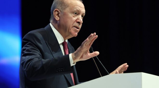 Cumhurbaşkanı Erdoğan’ın 50 yıllık yol arkadaşı açıkladı: Referanduma gideceğiz