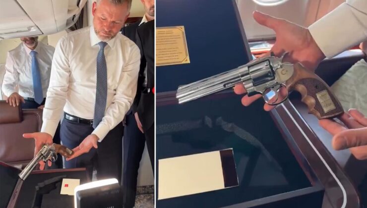 Slovakya Cumhurbaşkanı, Erdoğan’ın hediyesini gazetecilere gösterdi