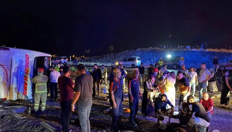 Şehirlerarası yolcu otobüsü şarampole devrildi, 10 kişi yaralandı