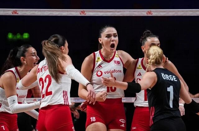 Filenin Sultanları yarı finalde! Kanada’yı geriden gelerek yıktı