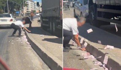 Çuvalla taşıdıkları para yola saçıldı! Yaşanan panik kamerada