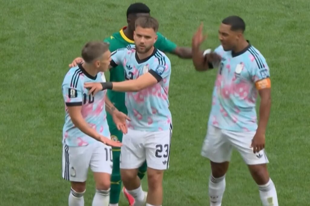 Tielemans ve Trossard maç içinde tartıştı