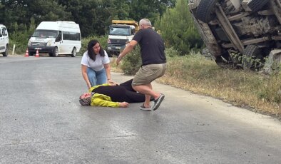 Freni boşalıp devrilen kamyonun şoförü öldü; yakınları feryat etti