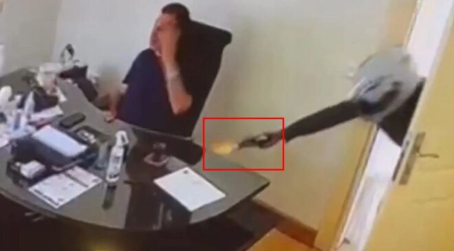 Görüntü Maalesef Türkiye’den! Kapıyı açıp peş peşe tetiğe bastı