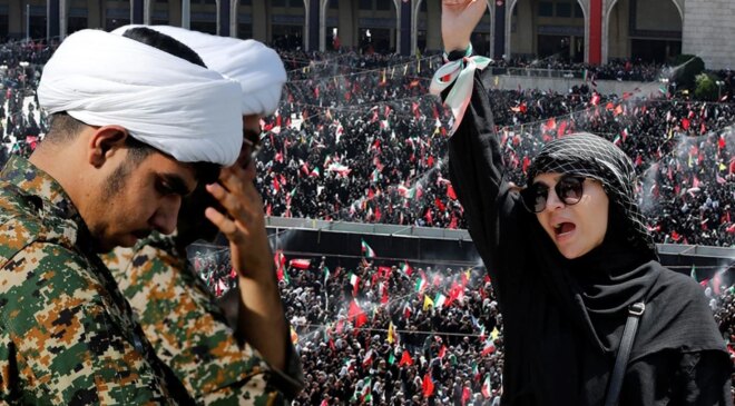 İran’ın eski lideri Hamaney’e veda! İşte on binlerce kişinin katıldığı törenden görüntüler