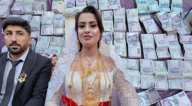 İki gece iki gün süren düğünde gelin ve damada servet takıldı