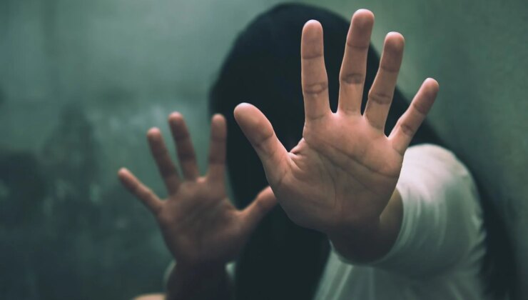 Annenin sevgilisinden iki kızına istismar! Ülkeden kaçtı, baskın sonrası dönüp teslim oldu