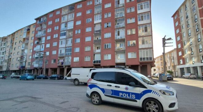 Eşinin tatilde olduğu sırada yatağında cansız bedeni bulundu