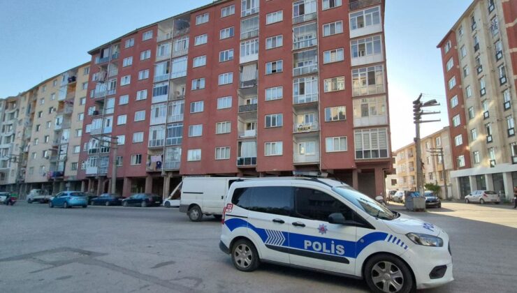 Eşinin tatilde olduğu sırada yatağında cansız bedeni bulundu