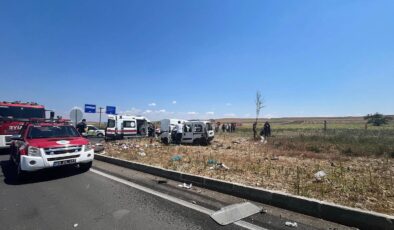 Tekirdağ’da kamyon ile otomobil çarpıştığı kazada 2 kişi hayatını kaybetti