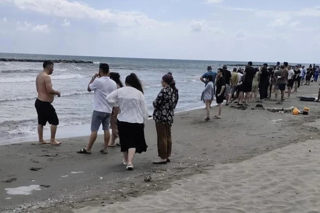Samsun'da Valilik Uyarısına Rağmen Denize Giren Suriyeli Bir Kişi Boğuldu, 2 Kişi Hastanelik Oldu