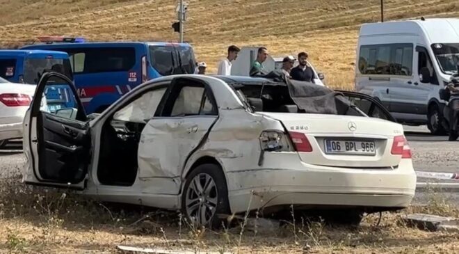 Çankırı’da tır-otomobil çarpıştı: 3 ölü, 2 yaralı