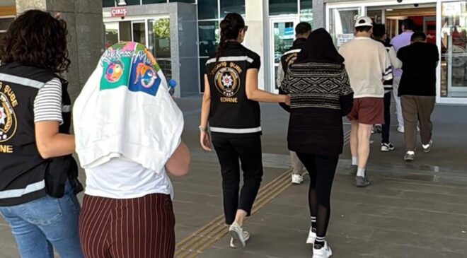 Kod adı şeftali! Üniversiteli kızların hayatlarını böyle kaydırmışlar