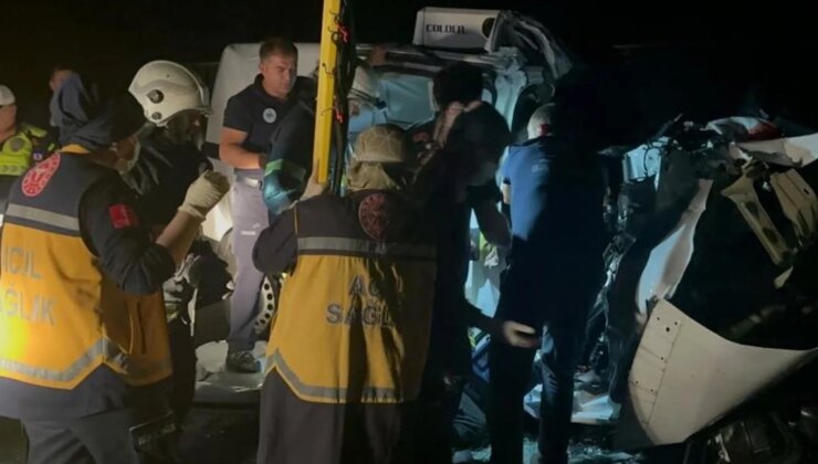 Seyir halindeki tırın dorsesi koptu, bir aile darmadağın oldu