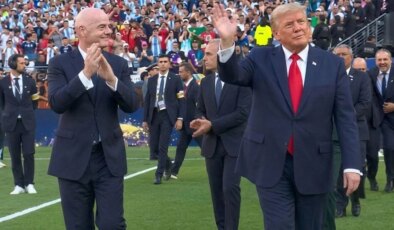 Kupayı vermek için sahaya çıkan Donald Trump hayatının şokunu yaşadı