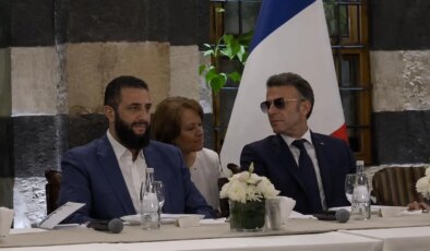 Macron’un Şam ziyareti güneş gözlükleriyle tarihe geçti