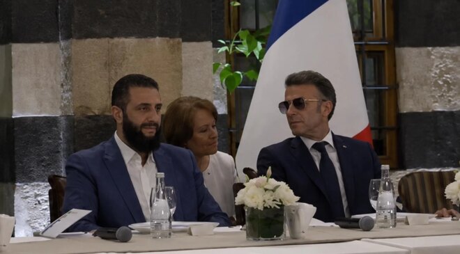 Macron’un Şam ziyareti güneş gözlükleriyle tarihe geçti