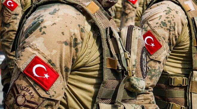 Uzman erbaş kanunu yasalaştı! Sözleşmeli erlere kamuda istihdam imkanı