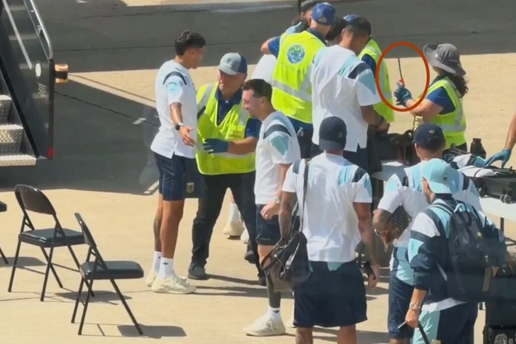 Messi'nin gülme krizine takım arkadaşının valizindeki mangal çakmağı neden oldu
