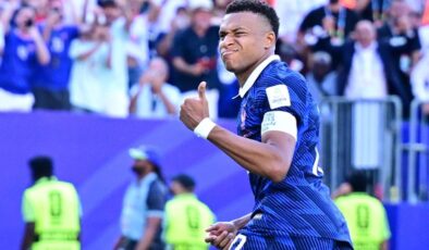 Fransa, Paraguay engelini tek golle aştı