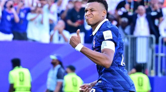 Fransa, Paraguay engelini tek golle aştı