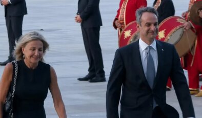 Miçotakis mehterle karşılandı, AP’den eş zamanlı “Kıbrıs” adımı geldi