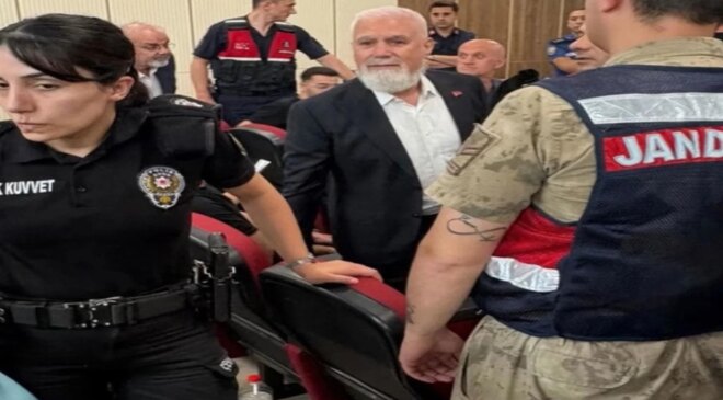 Görevinden uzaklaştırılan Büyükşehir Belediye Başkanı Bozbey’in yargılanmasında 16 kişiye tahliye
