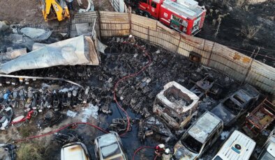 İzmir’de yediemin otoparkında yangın: 50 motosiklet ve 12 araç yandı