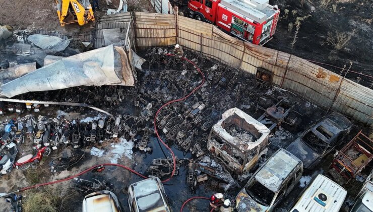 İzmir’de yediemin otoparkında yangın: 50 motosiklet ve 12 araç yandı
