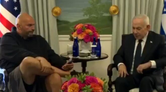 Netanyahu’ya ABD’de soğuk duş! Senatör şortla geldi, görüşme boyunca telefonuyla oynadı