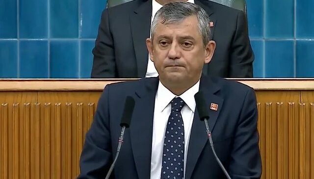Özgür Özel grup toplantısında CHP’ye veda ediyor: Vakti gelmiş bir vedanın hüznünü yaşıyorum