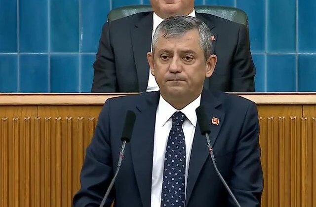 Özgür Özel grup toplantısında CHP’ye veda ediyor: Vakti gelmiş bir vedanın hüznünü yaşıyorum