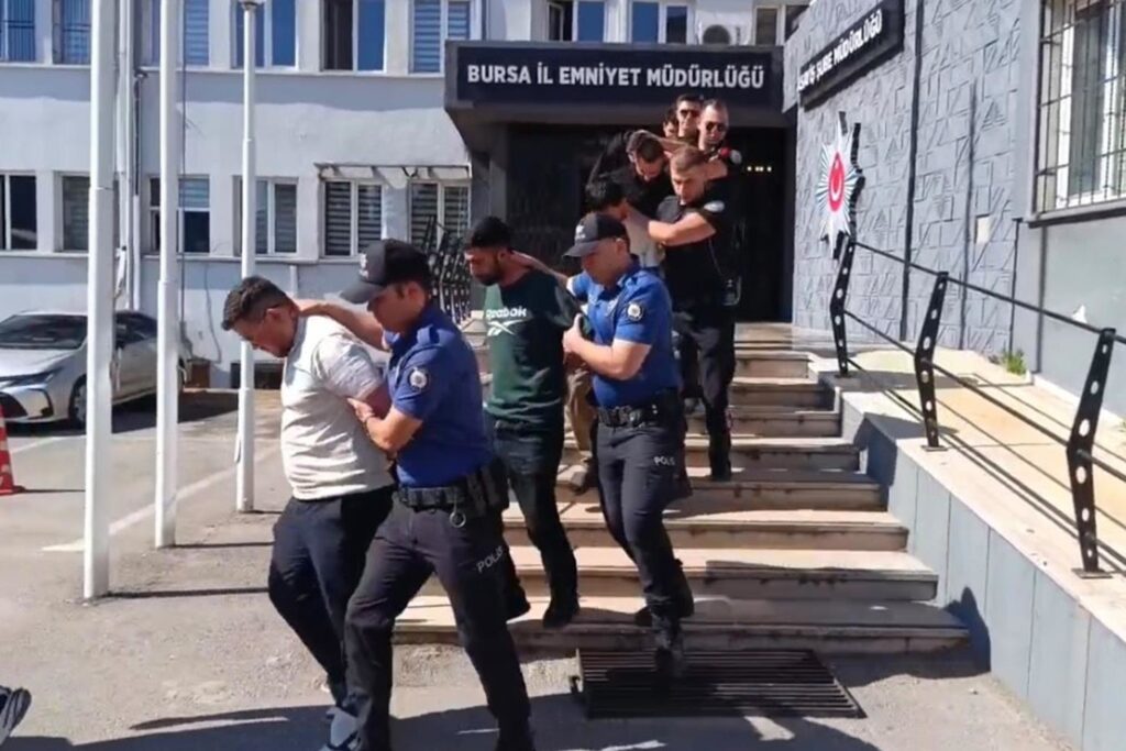Bursa'da polis kılığında dolandırıcılık: 14 gözaltı, 6 tutuklama