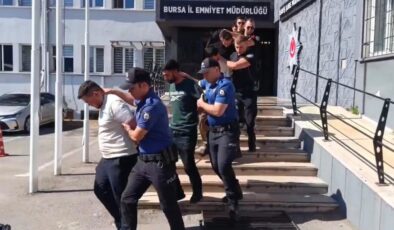 Bursa’da 2,5 ay boyunca “Polisiz” diyerek dolandırdılar, 100 milyonluk vurgunun ardından tatlı ikram ettiler