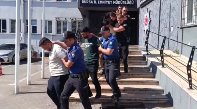 Bursa’da 2,5 ay boyunca “Polisiz” diyerek dolandırdılar, 100 milyonluk vurgunun ardından tatlı ikram ettiler