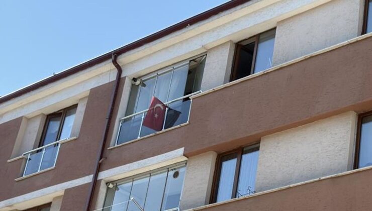 Sıcakta binaya yayılan koku korkunç gerçeği ortaya çıkardı