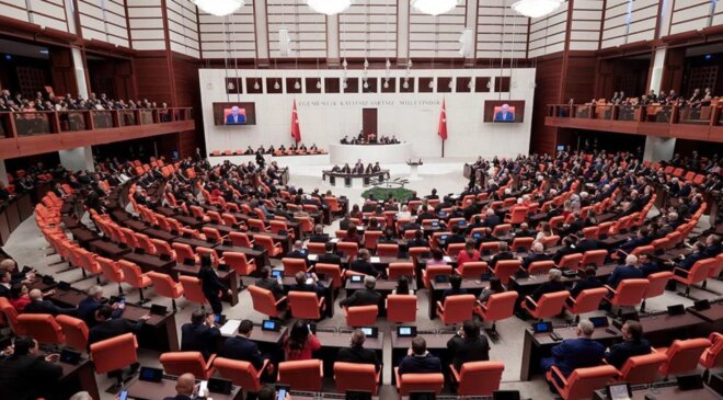Siyaset gündemini sarsacak haber: İki parti birleşiyor
