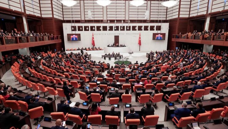 Siyaset gündemini sarsacak haber: İki parti birleşiyor