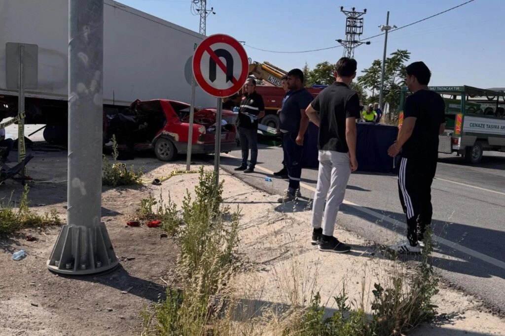 Konya Çumra'da tır-otomobil çarpışması: 2 ölü, 2 yaralı