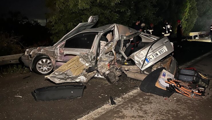 Arıza nedeniyle emniyet şeridinde duran otomobile tır çarptı; 1 çocuk öldü, 3 yaralı