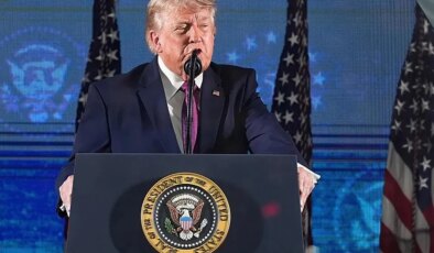 TRT spikeri Özkan Öztürk’ten olay Trump göndermesi