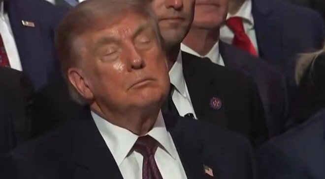 Trump, Senatör Graham’ın cenazesinde uyuyakaldı! O anlar gündem oldu