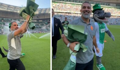 Bursaspor tribünlerinden Arda Turan’a sevgi seli! Tüm stat o sesle inledi