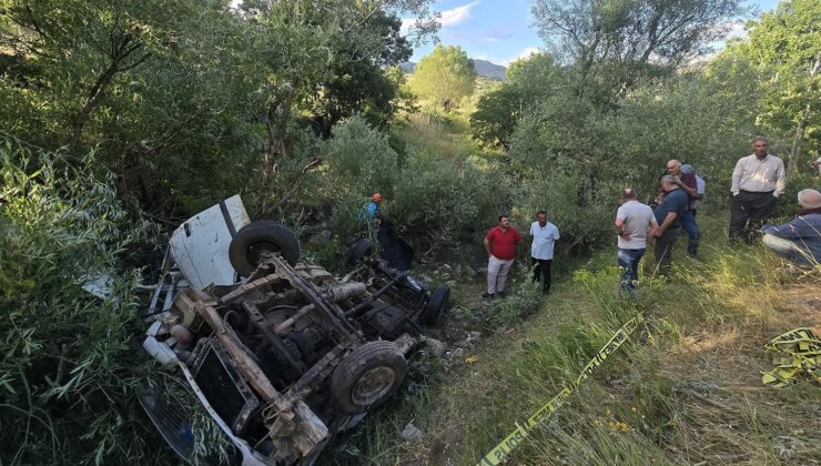 Bingöl’de kontrolden çıkan pikap uçuruma yuvarlandı, 3 ölü, 2 yaralı