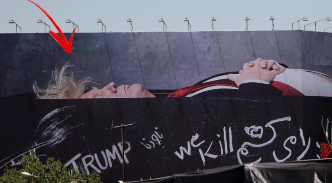 Ülkenin en ünlü meydanında “tabutta yatan Trump” afişi! Üzerinde sloganlar yer aldı